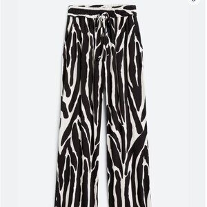 Pull on Black / White Print Pant